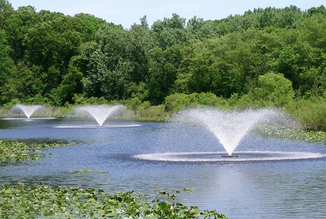 Otterbine Sunburst 1HP Floating Aerating Fountain – Fan Spray Pattern